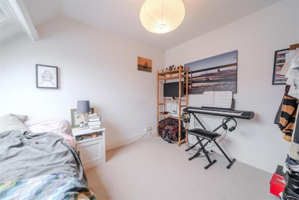Bedroom 1-3.jpg