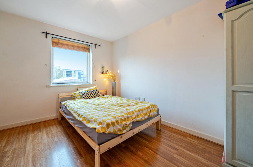 1376415-25-690b24...