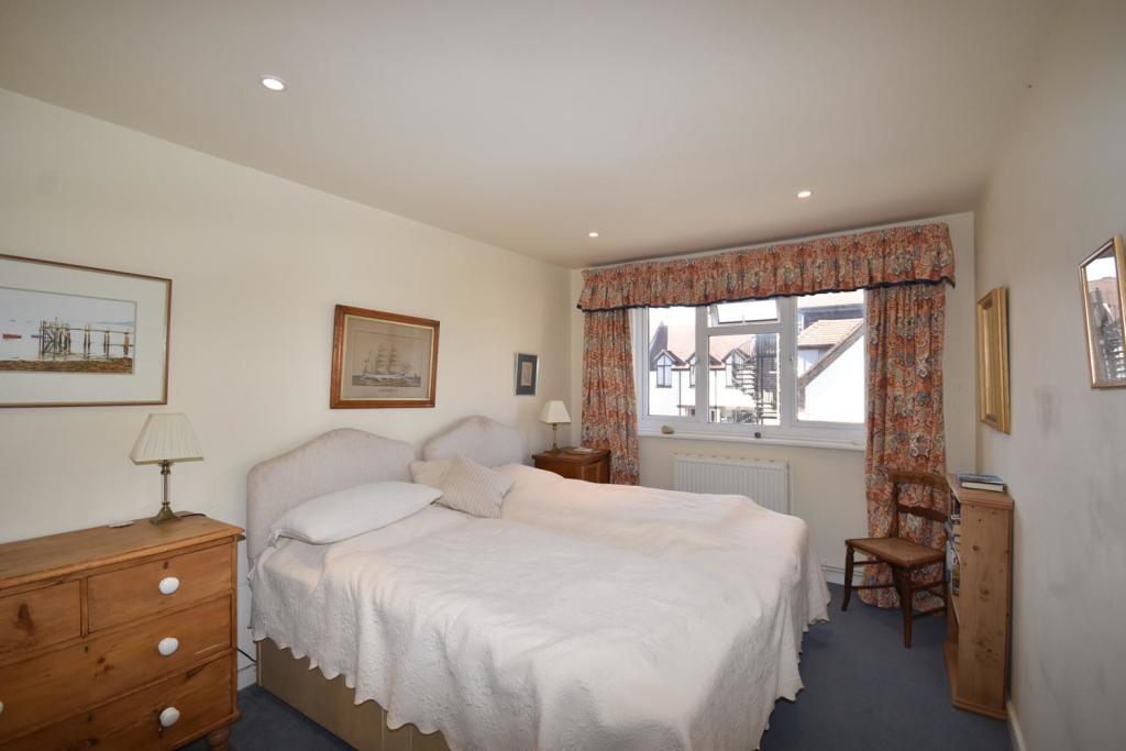 Bedroom 2.JPG
