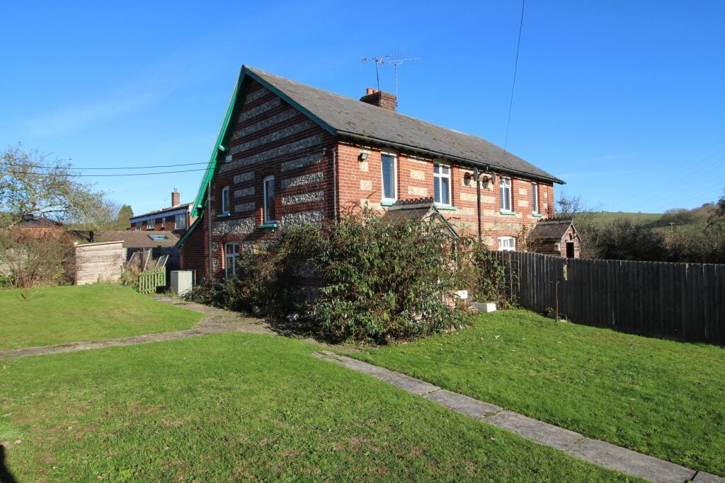 Salisbury Road, Shipton Bellinger