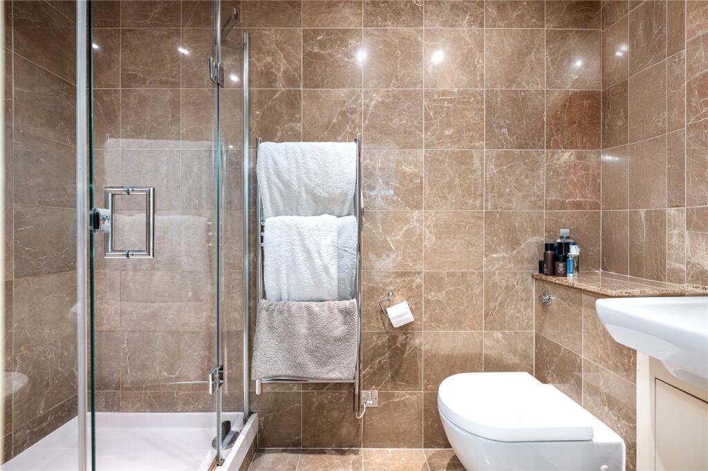 Lgf Shower