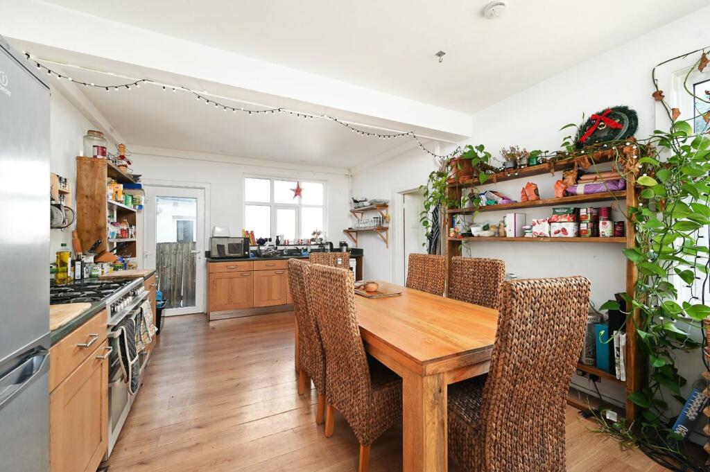 111 goldstone cres bn3 (5).jpg