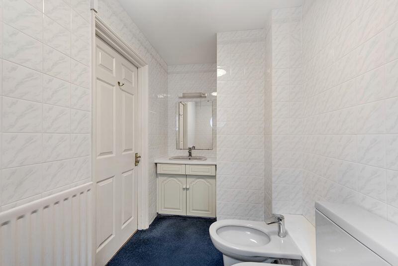 Master Bedroom En Suite Bathroom