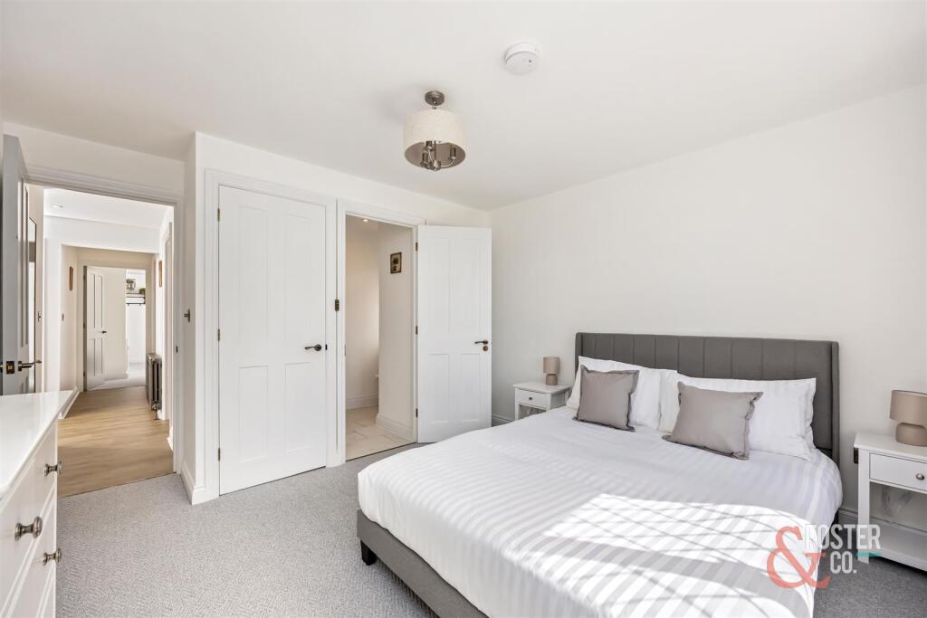 Redhill Close_9-004.JPG