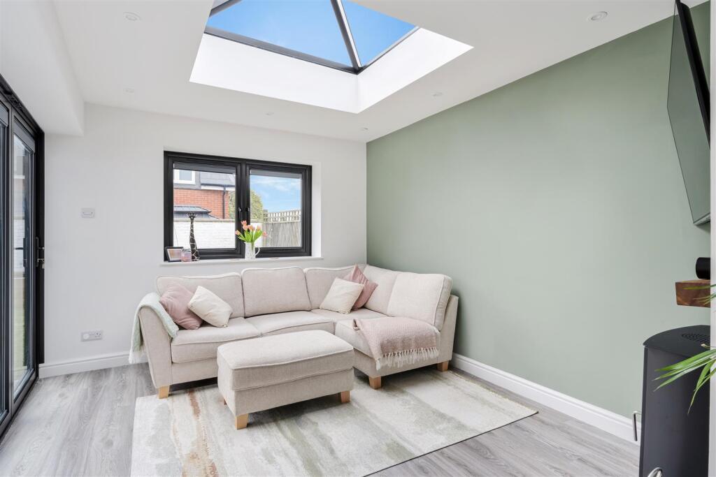 MIDDLE CLOSE (33).jpg