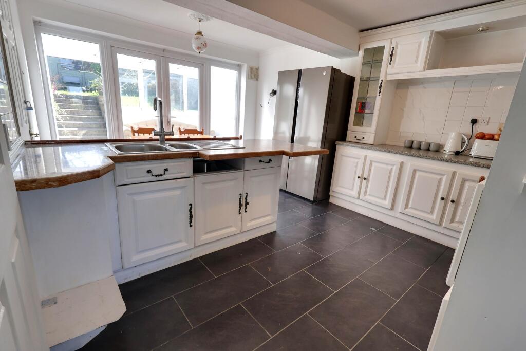 KITCHEN/BREAKFAST ROOM