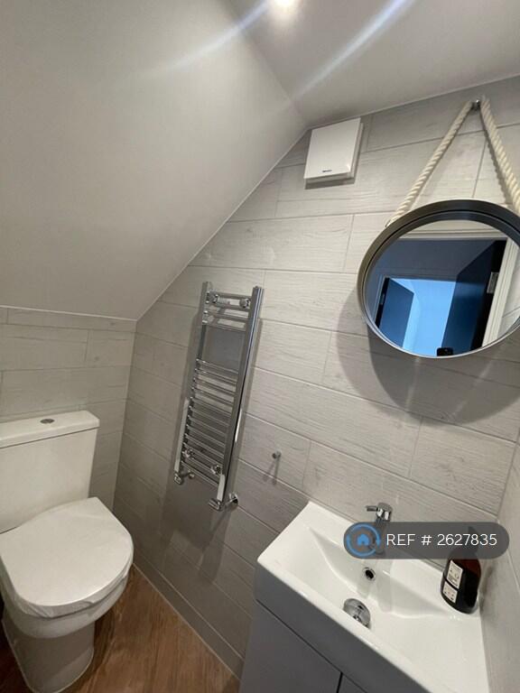 Cloak Room - Ground Floor 