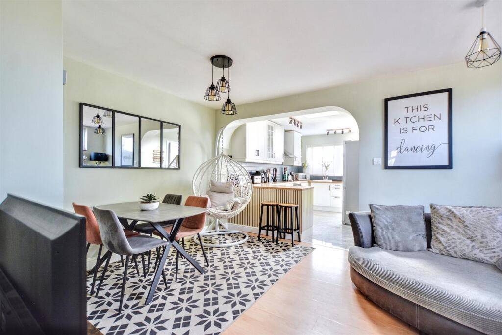 Dining Area_1.jpeg
