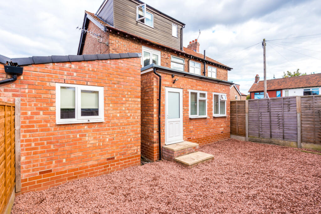 10 Holcombe, Garden