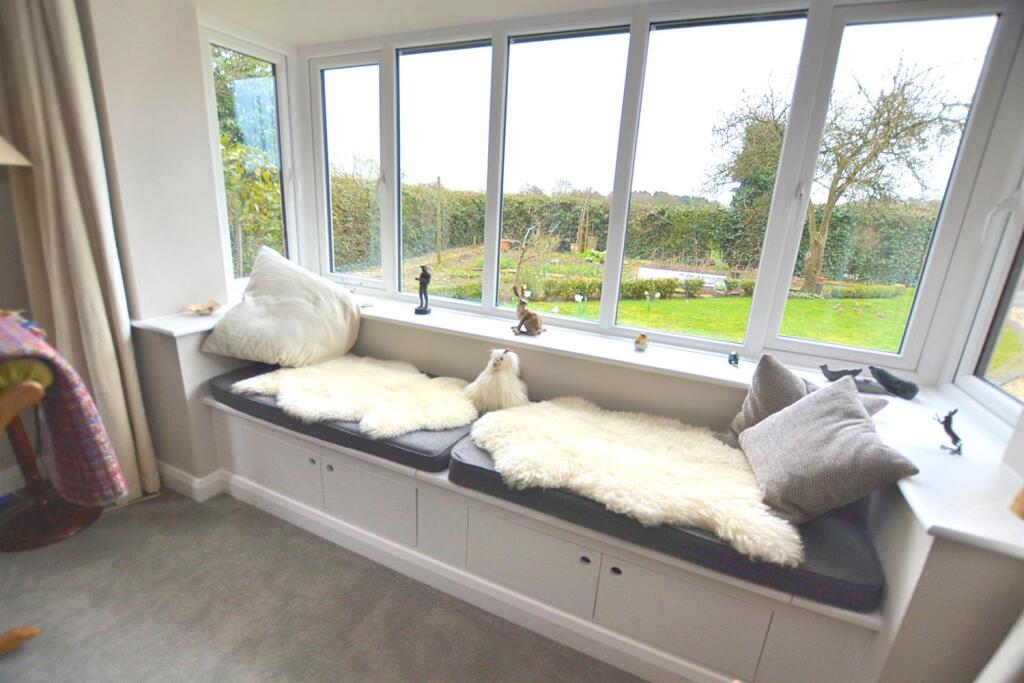 Box bay window seat