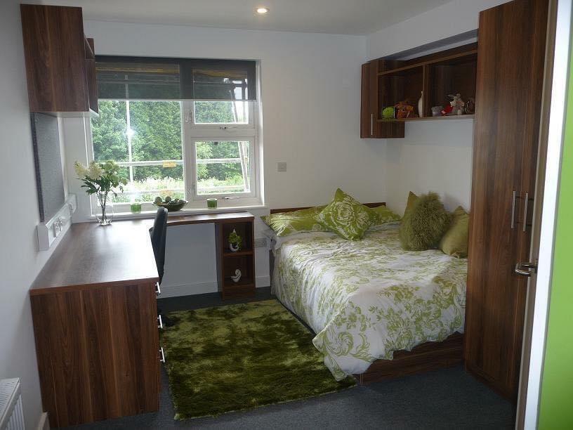 Peninsula_Bedroom.jpg
