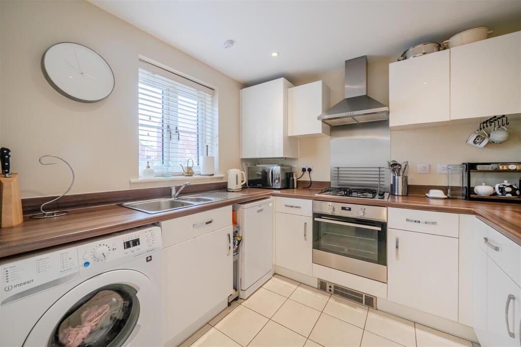 7 Catterick Way, Towcester (16).jpg