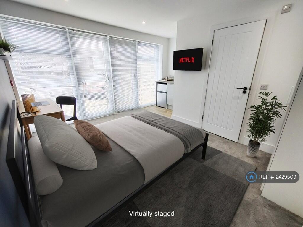 R3 - Ensuite + Kitchenette + Terrace Virtual Stage