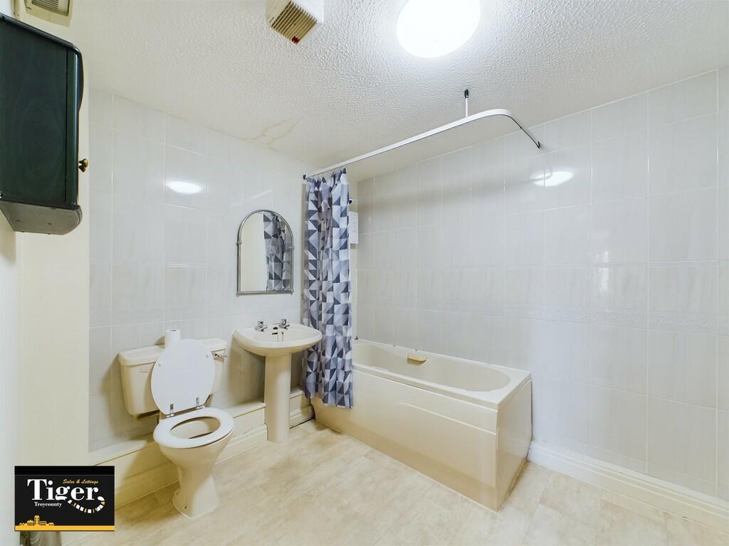 CAM02176G0-PR0189...