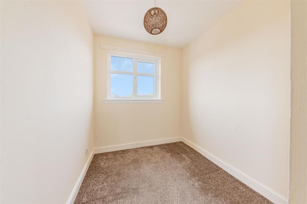 35 Myrtlehall Gardens Dundee-13.JPG