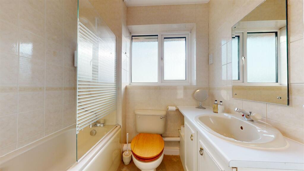 EN SUITE SHOWER ROOM