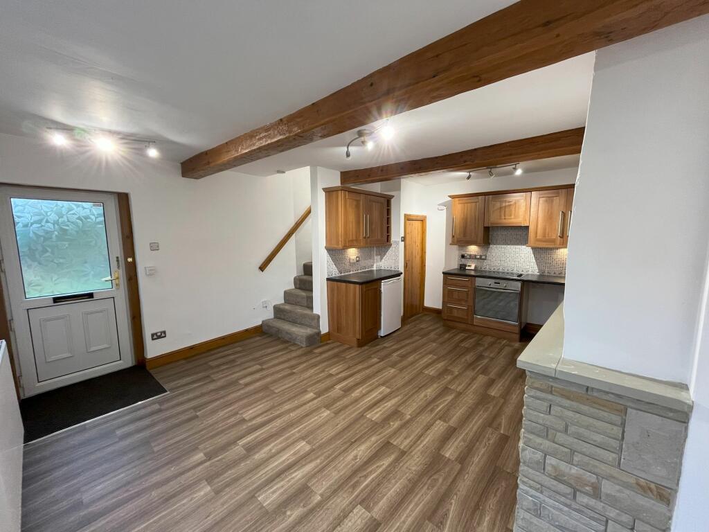 OPEN-PLAN LIVING KITCHEN