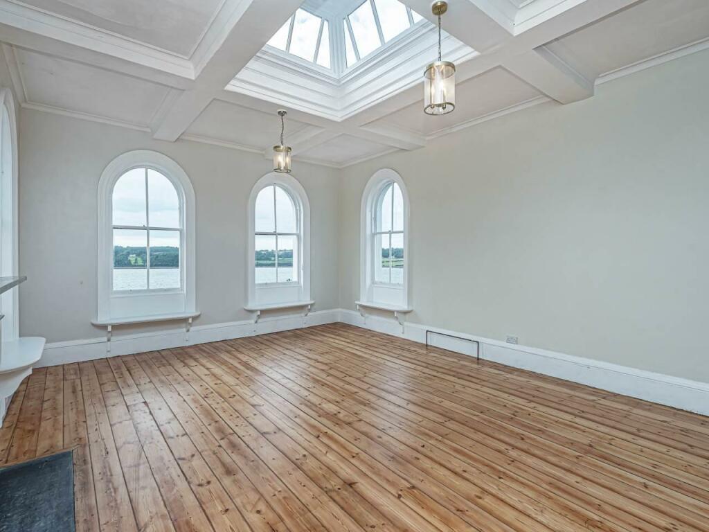 LLANFAIR-HALL-3RD-FLOOR-LOUNGE-02.jpg