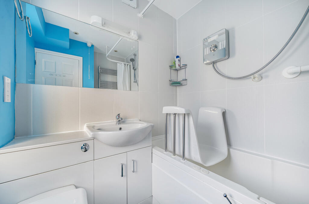 1357902-5-68d26ae...