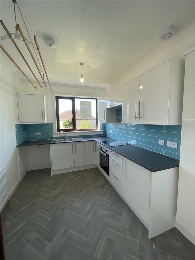 23 Highthorne Crescent Kitchen.jpeg