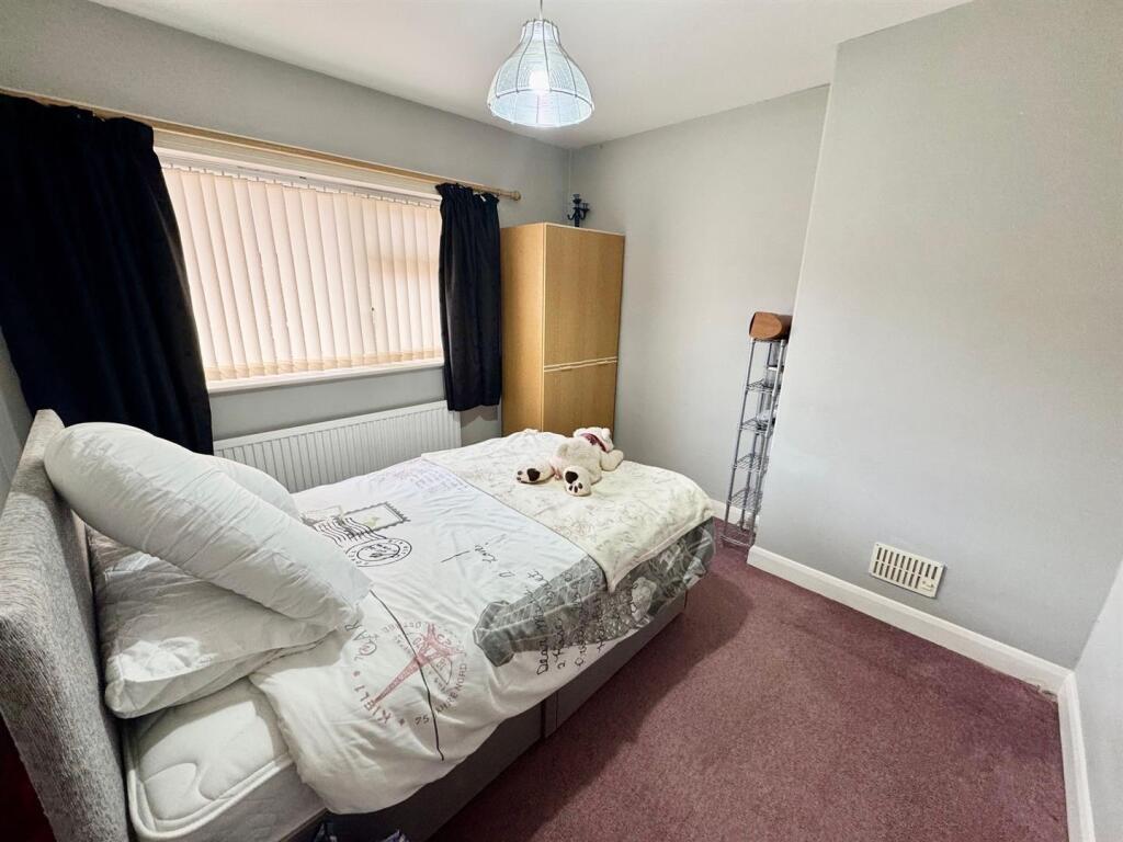 Bedroom 1.jpg