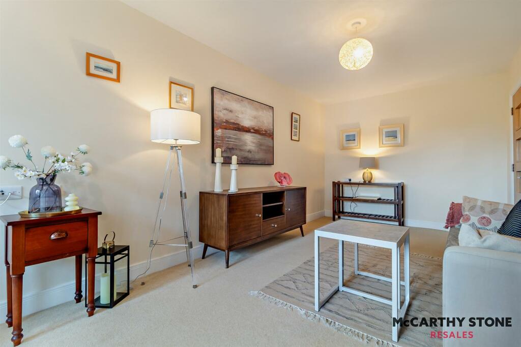 8604915-interior13-800.JPG