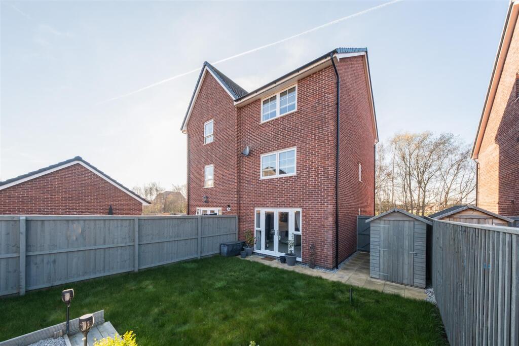 17 Dahlia Crescent-037.jpg