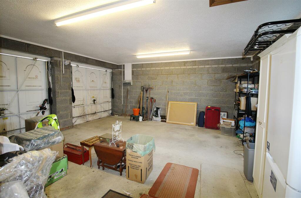 Double Garage / Workshop