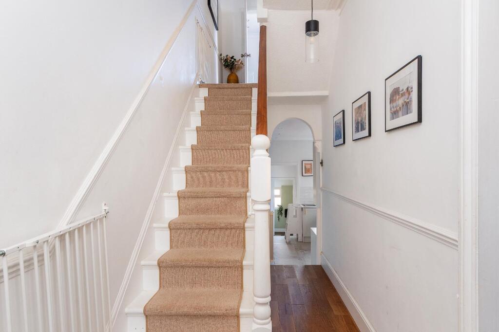 1W4R2BN - Hallway A.jpg