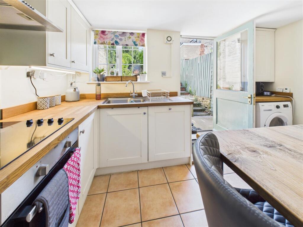 kitchen 3.jpg
