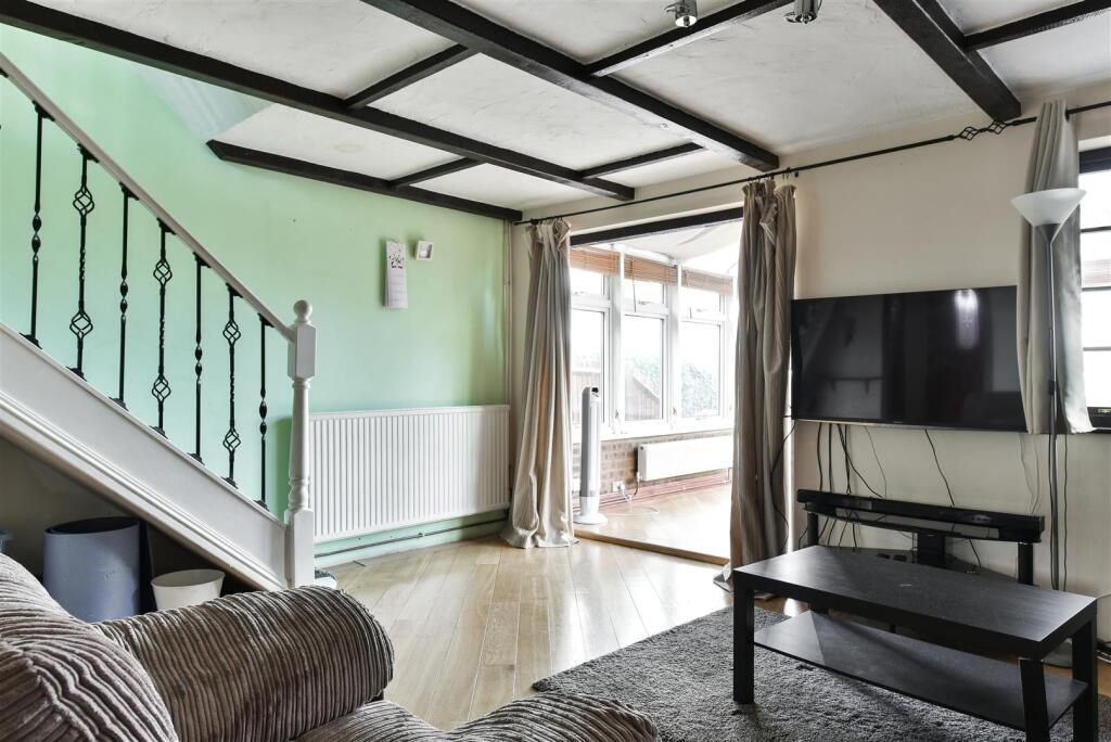 (Clean) 203 Gilders Road-Chessington (5 of 13).jpg