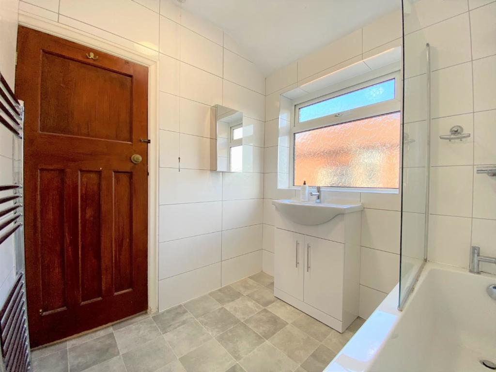 Bathroom Aspect 2