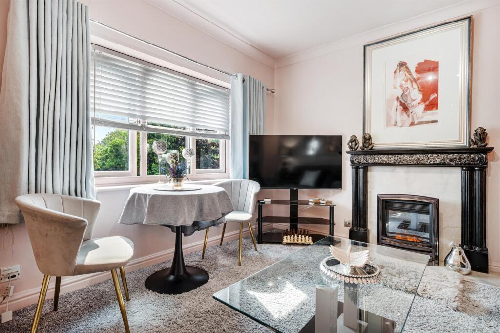 Cyril Bell Close-07.jpg