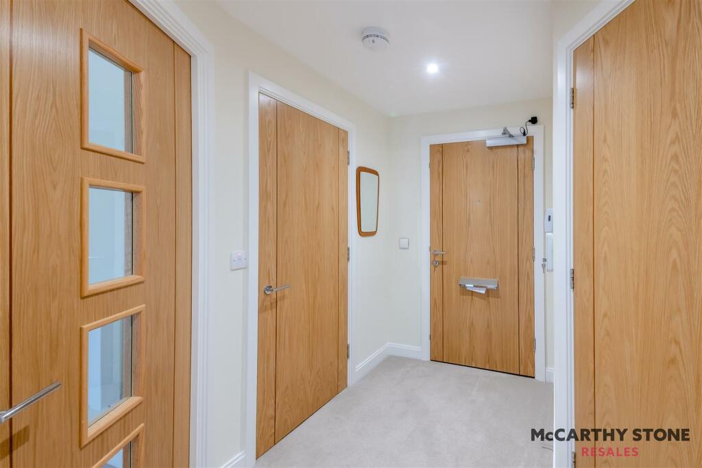 8628691-interior09.jpg