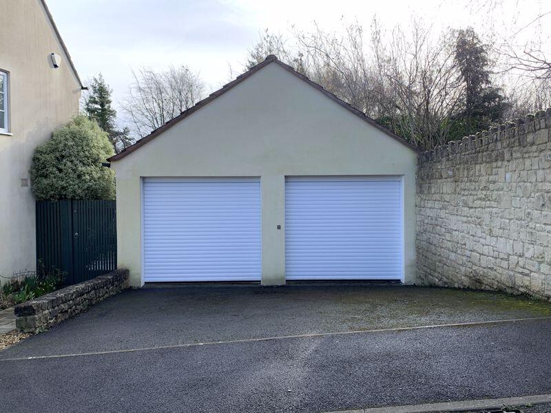 Double Garage &amp; Driveway 