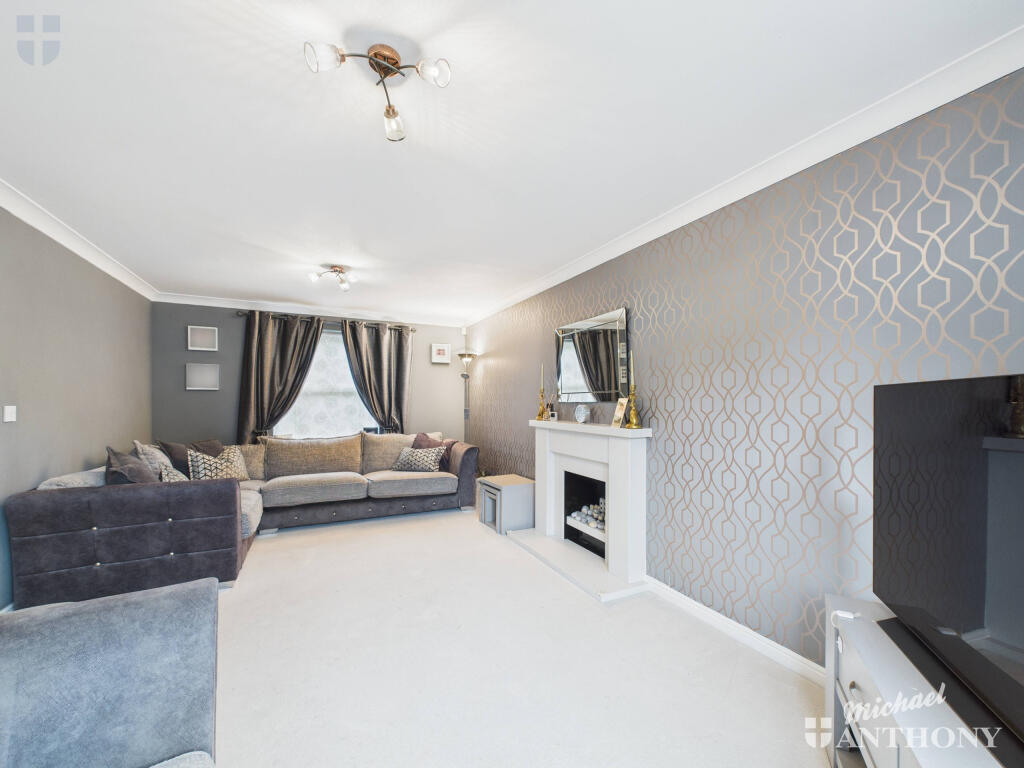 CAM03218G0-PR0798-STILL014