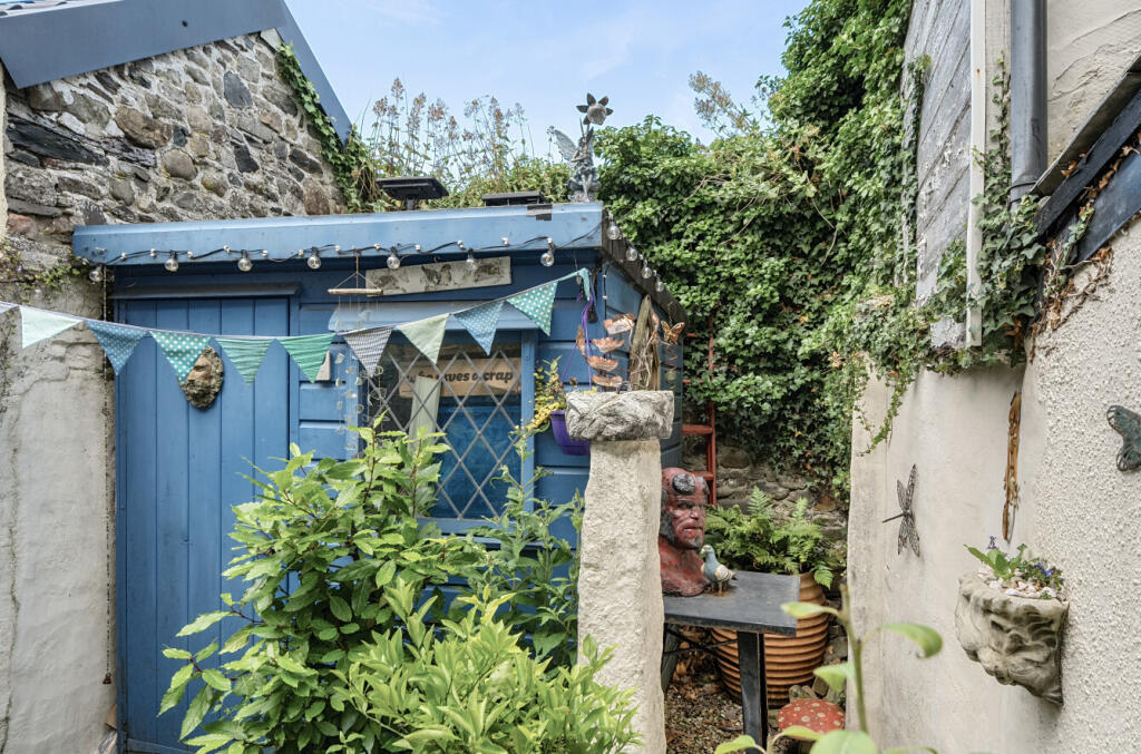 1318497-6-685ebcc...