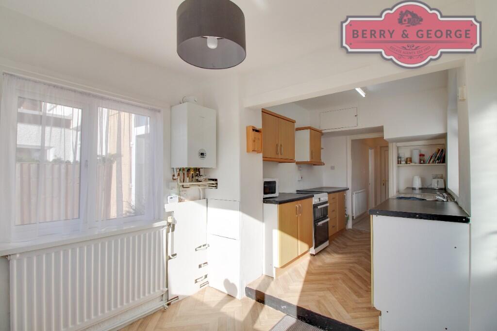 KITCHEN /BREAKFAST