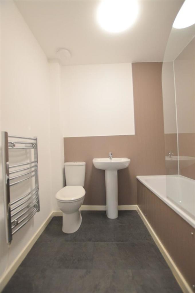 6 Shibdon Grange Bathroom.jpg