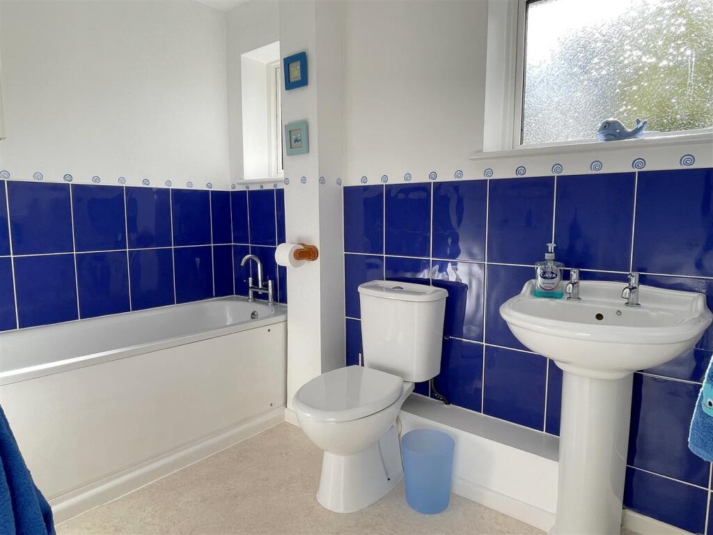 Bathroom 1.JPG