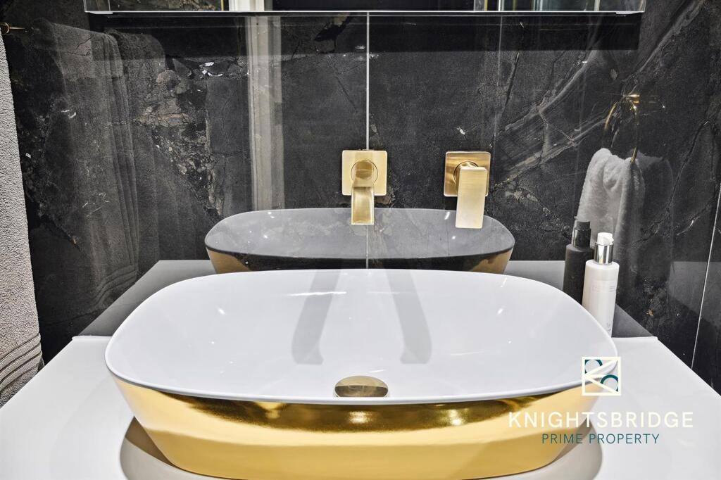 Apartment 4, 106 Park St (11).jpg