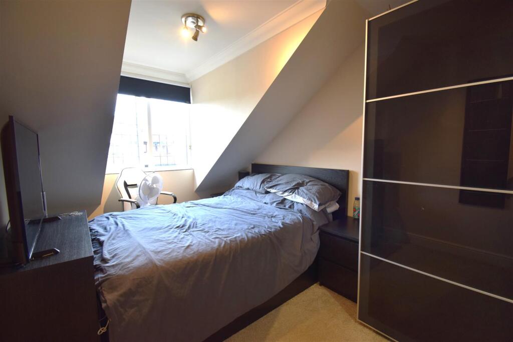 Bedroom 2.JPG