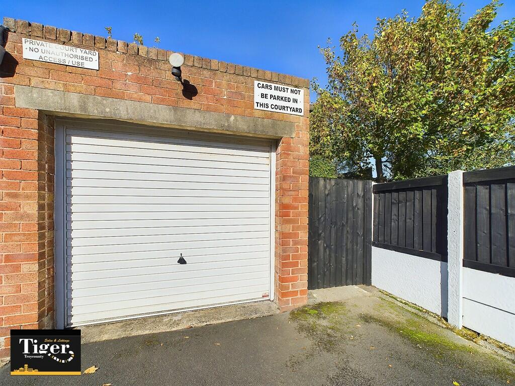 CAM02176G0-PR0373...