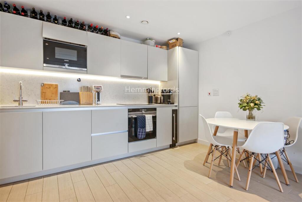05-76849 - AM - Flat 2, 3 Ann street N1 7 FF-15-lo