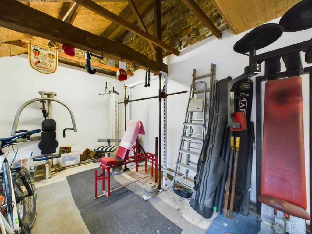 CAM01966G0-PR0304-STILL037