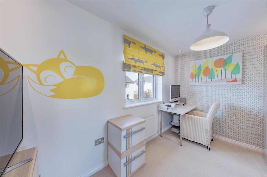 4 McBaith Way Dunfermline-21.JPG