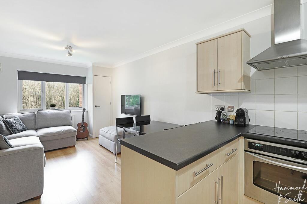 KITCHEN/LOUNGE/DINER