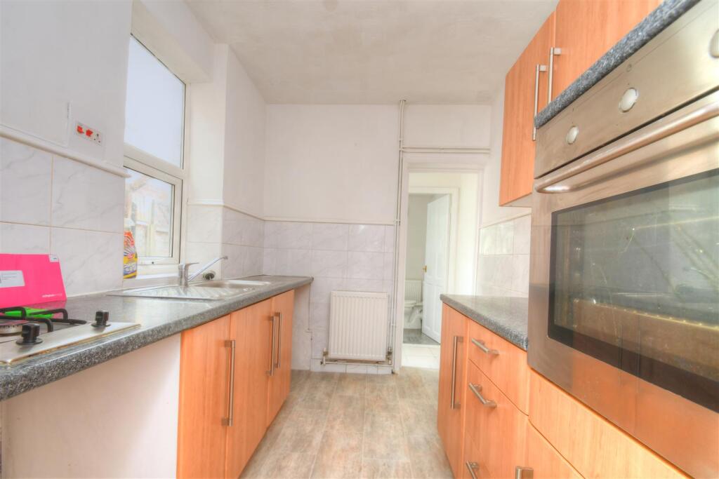 Kitchen 1.jpg