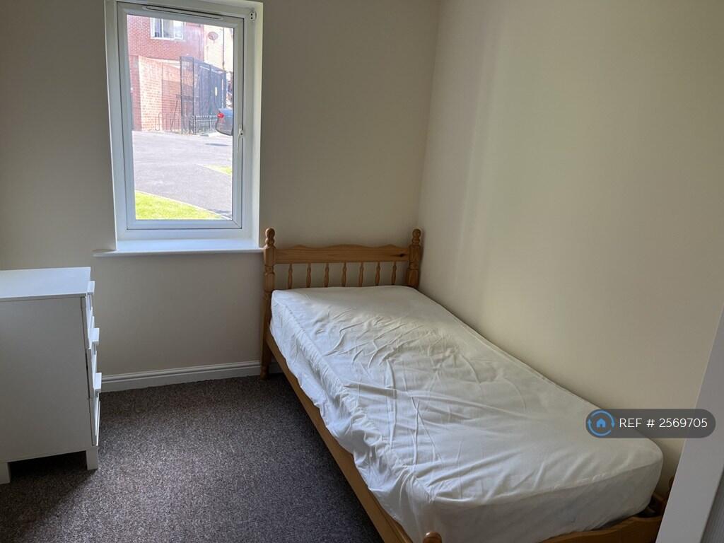 Small Single Bedroom