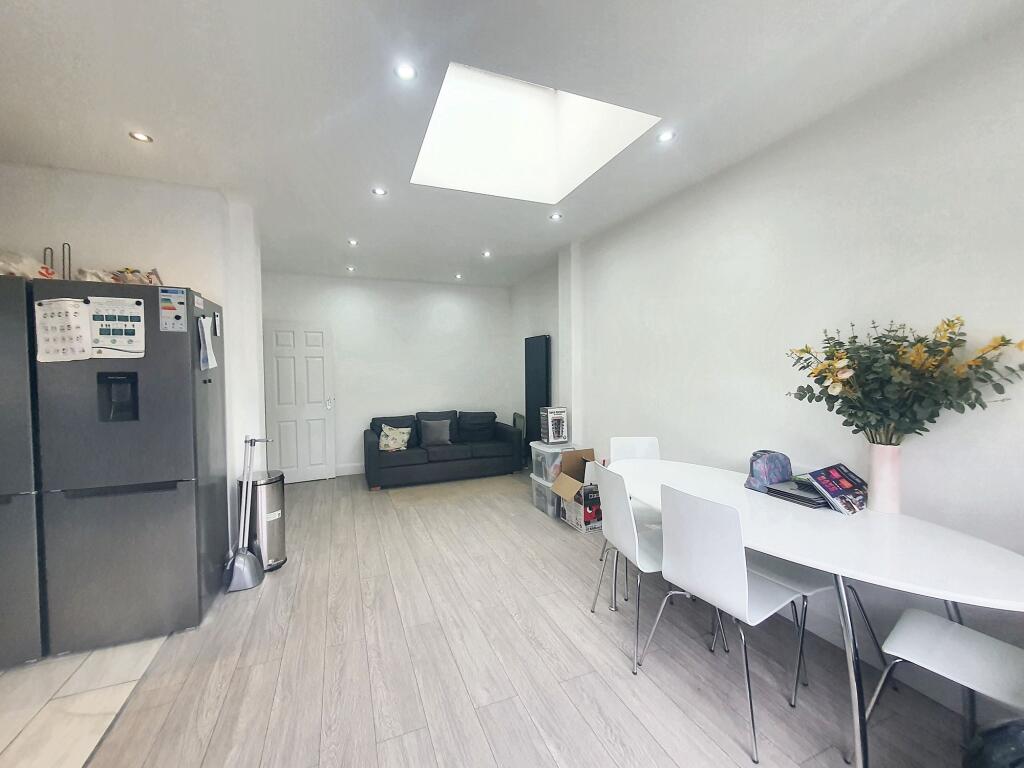 COMMUNAL LIVING ROOM